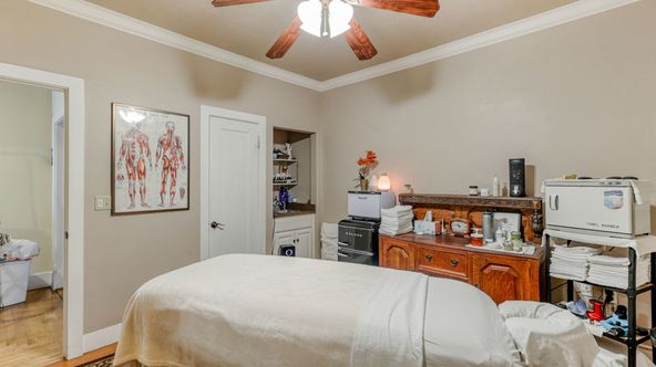Standalone Commercial Cottage: 2437 Old Eureka Way, Redding, CA 96001